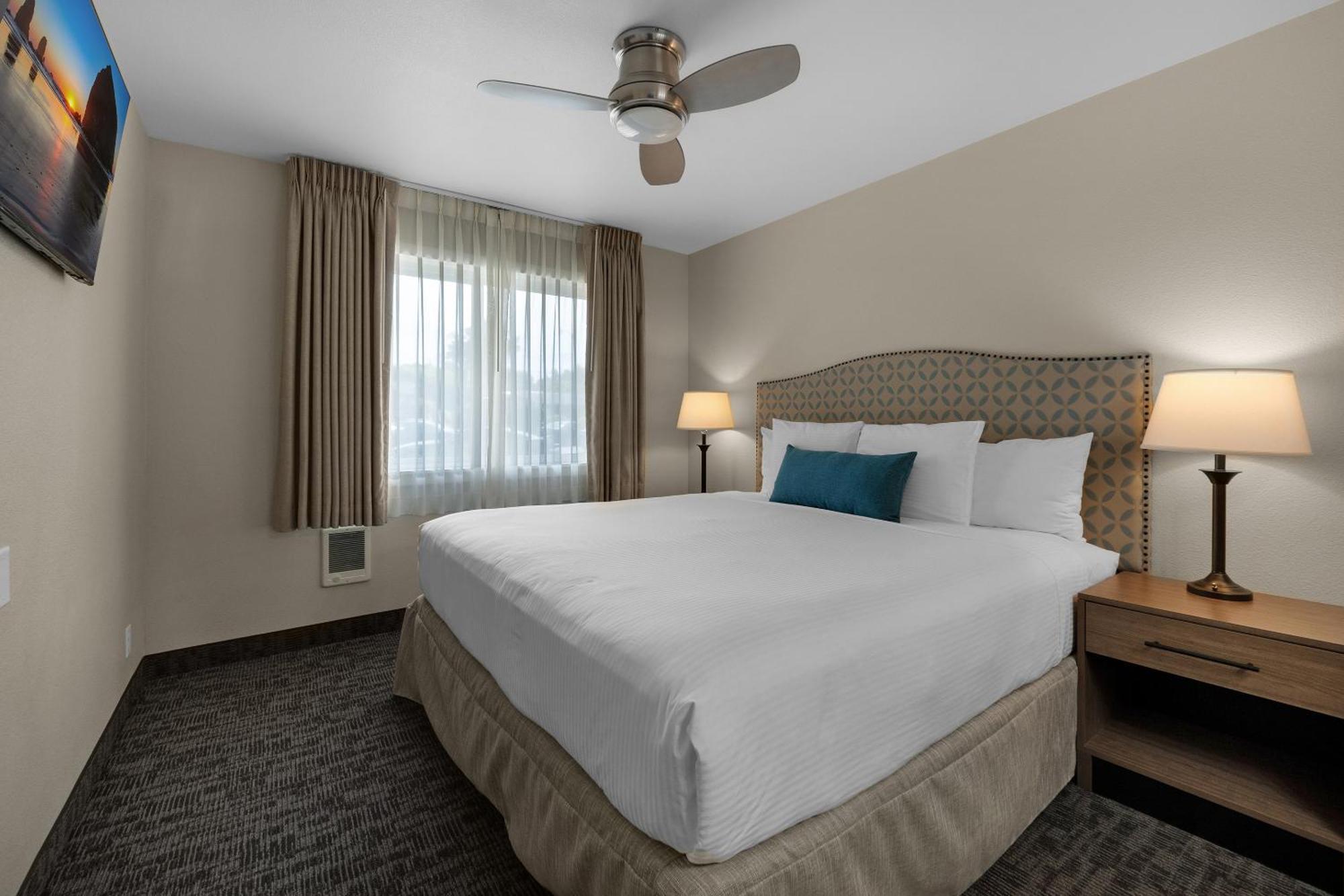 Pelican Shores Inn ลินคอล์น ซิตี้ ภายนอก รูปภาพ